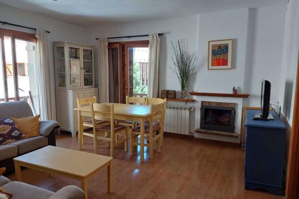 Casa Bihotz - Bonito Y Centrico Apartamento Con Garaje En Sallent Sallent de Gállego Zewnętrze zdjęcie